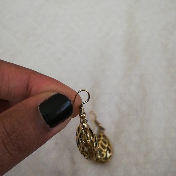 Earrings - Picture 2 of 3